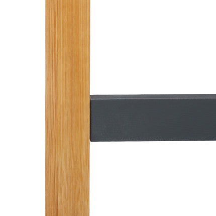 Standing towel rack