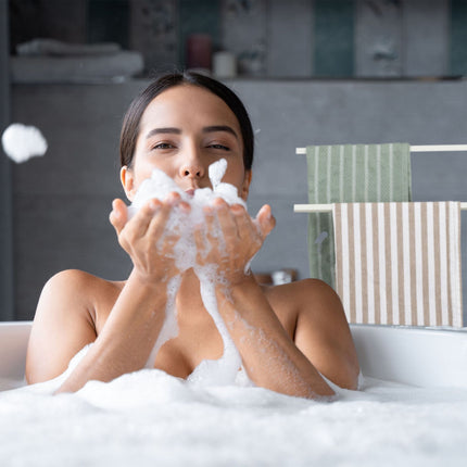 Standing towel rail