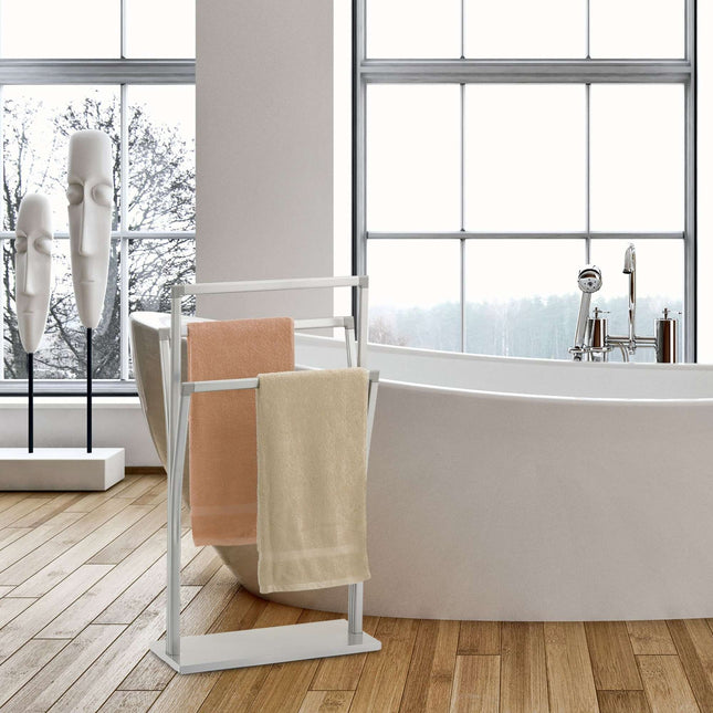 Standing towel rail