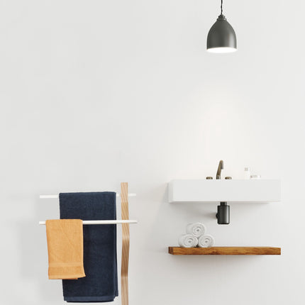 Standing towel rail