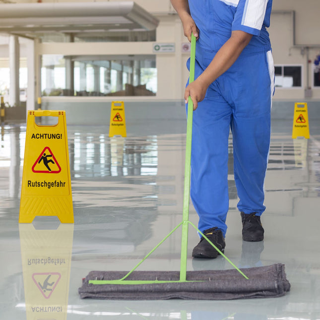 Stand-up display for slip hazard in a set of 3