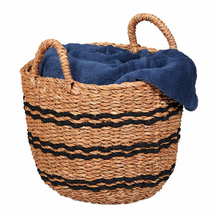 Storage basket made of seaweed