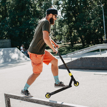 Stunt scooter with ABEC 9 bearings & 100 mm wheels