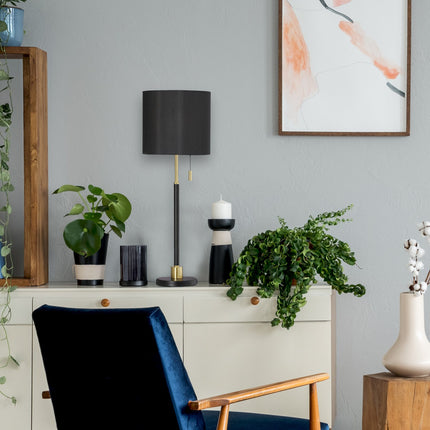 Table lamp with pull switch