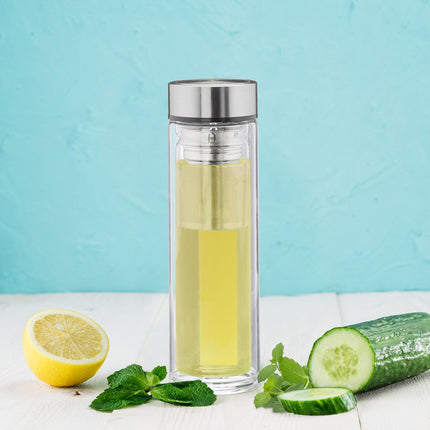 Tea bottle with strainer to take with you