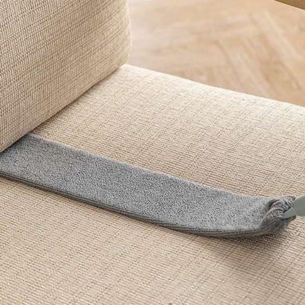 Telescopic dust brush with two attachments