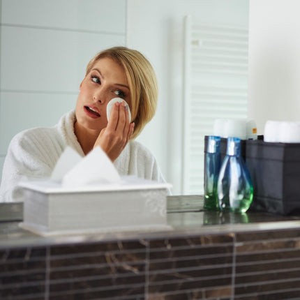 Tissue box with lid