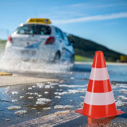 Traffic cone set in 10
