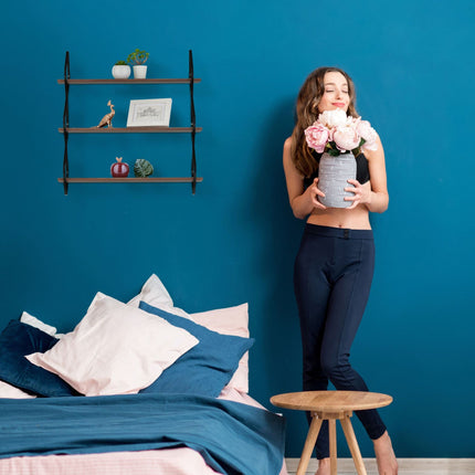 Wall shelf with 3 shelves