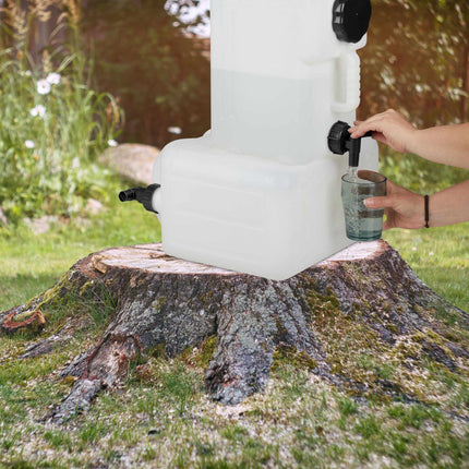 Water tank with faucet