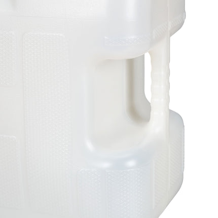 Water tank with faucet