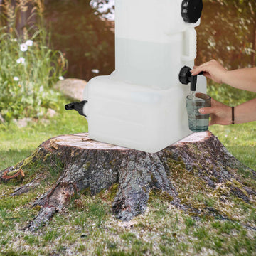 Water tank with faucet