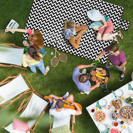 XXL picnic blanket with zigzag pattern